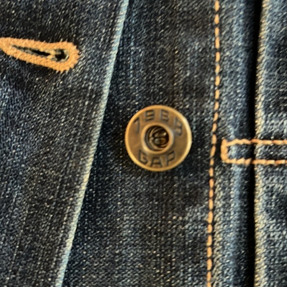 GAP Classic Denim Jacket, Size Medium - Picture 4 of 8